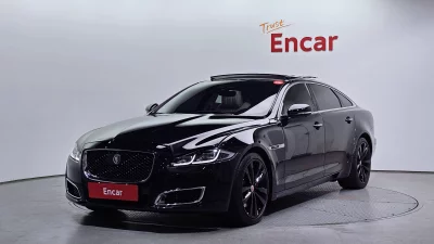 Jaguar XJ