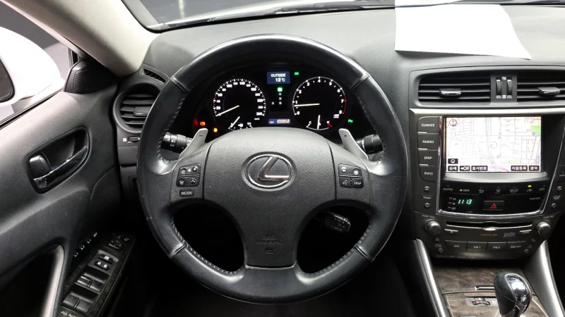 Lexus IS