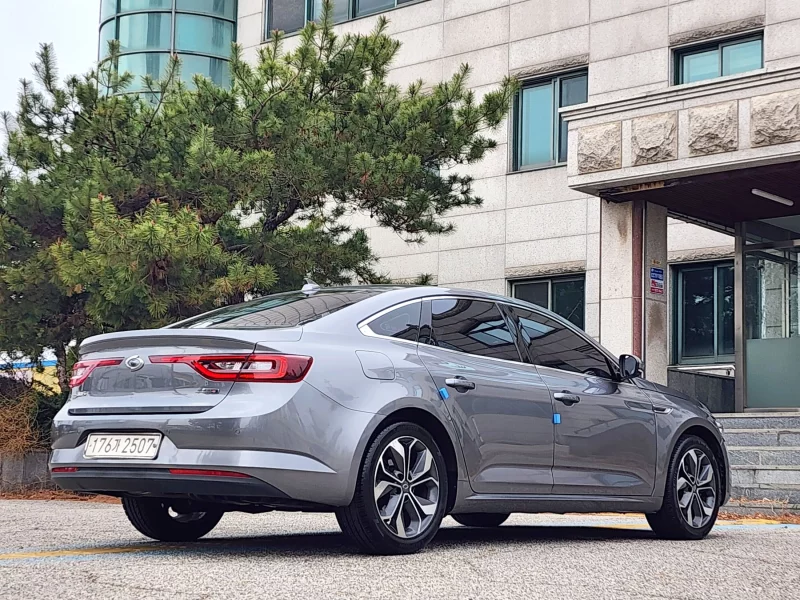 Renault SM6