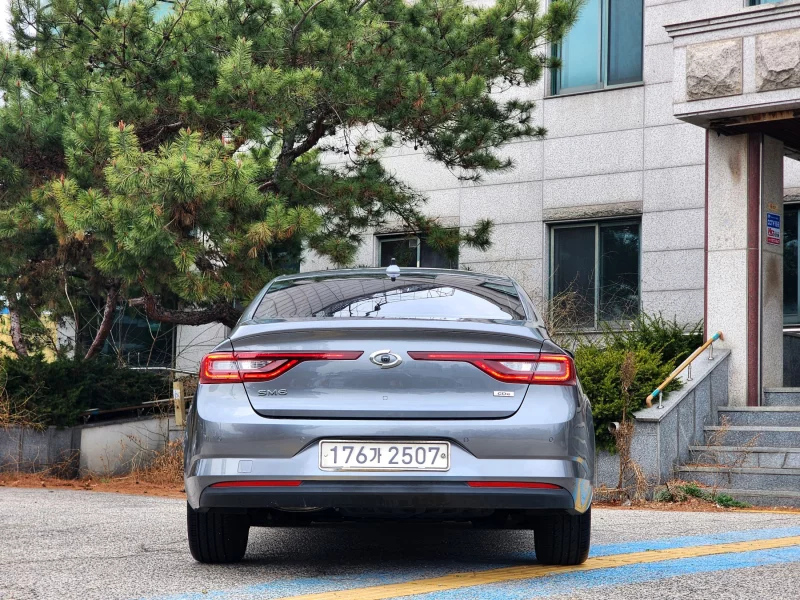 Renault SM6
