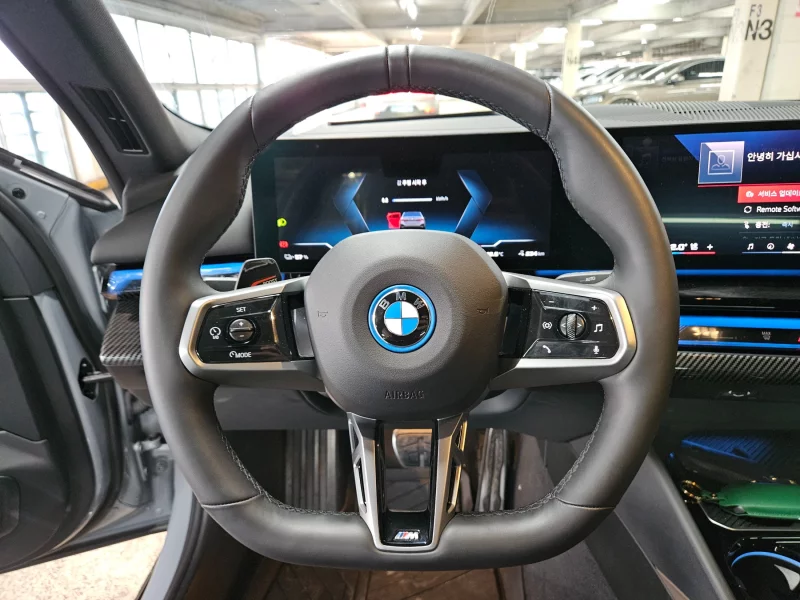BMW i5