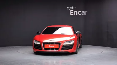 Audi R8
