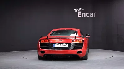 Audi R8