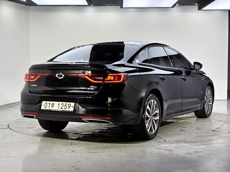 Renault SM6