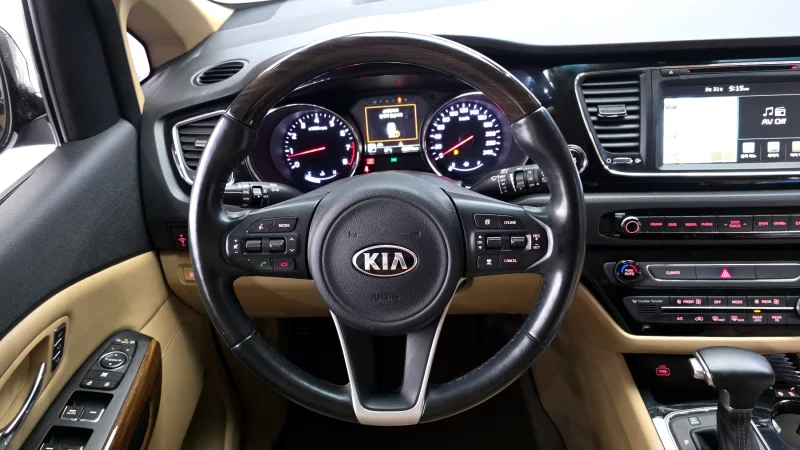 Kia Carnival