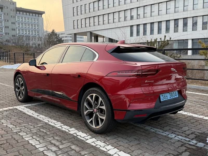 Jaguar I-PACE