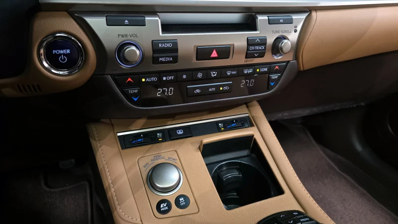 Lexus ES300h