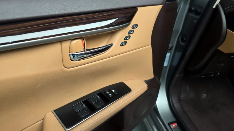 Lexus ES300h