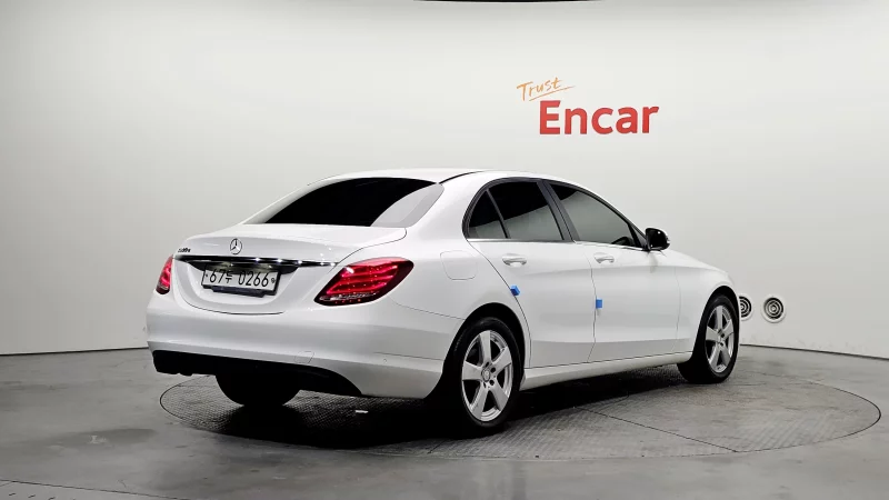 Mercedes-Benz C-Class