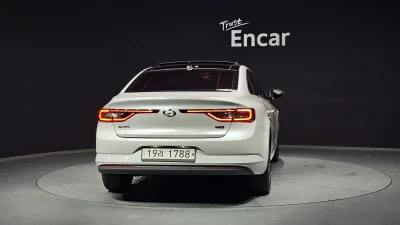 Renault SM6