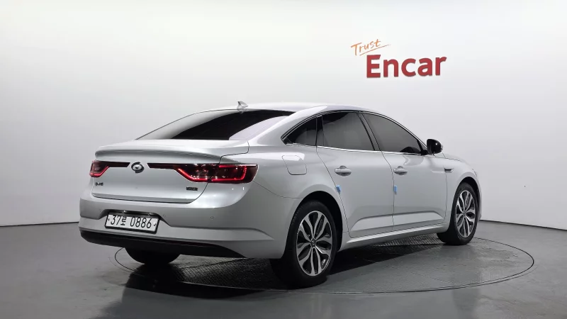 Renault SM6