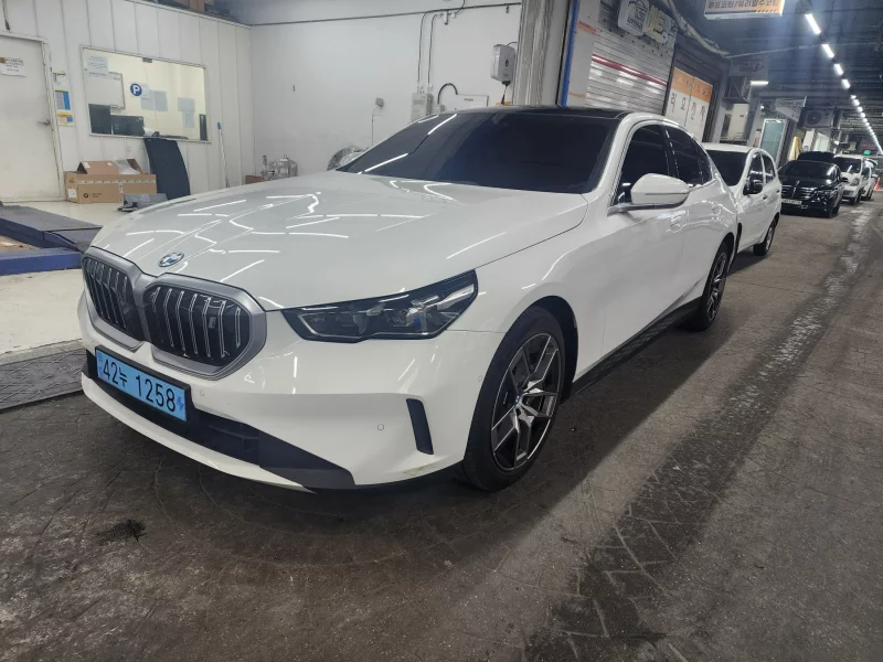 BMW i5
