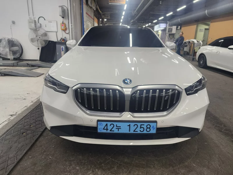 BMW i5