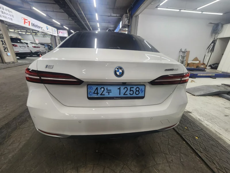 BMW i5
