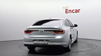 Renault SM6