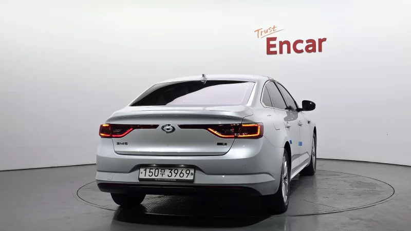 Renault SM6