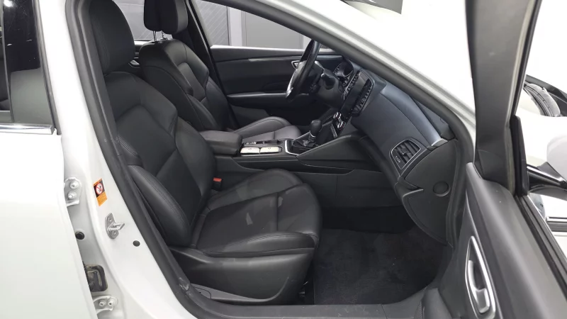 Renault SM6