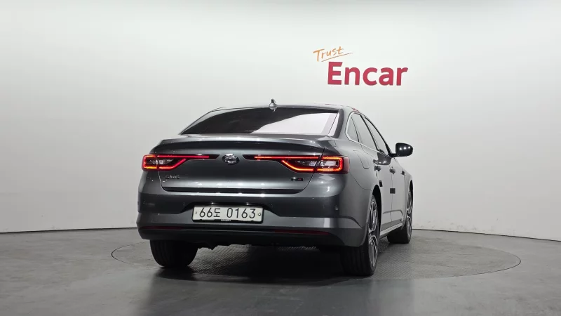 Renault SM6