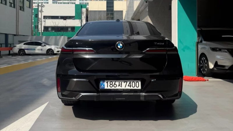 BMW 7-Series