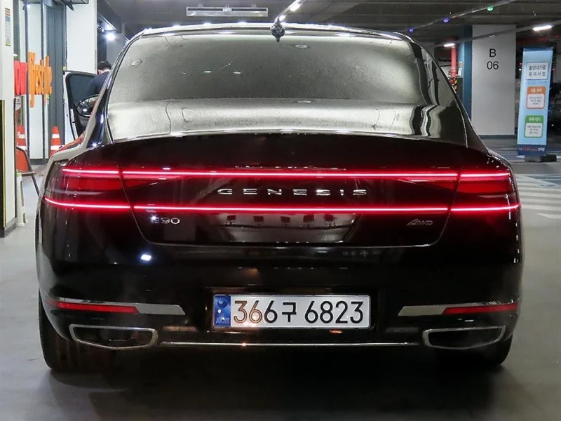 Genesis G90