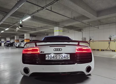 Audi R8
