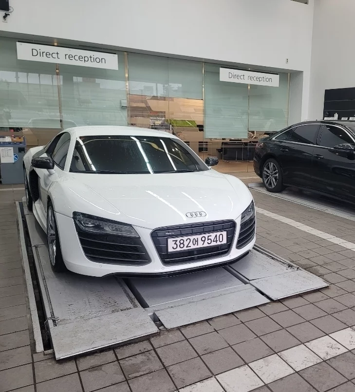 Audi R8