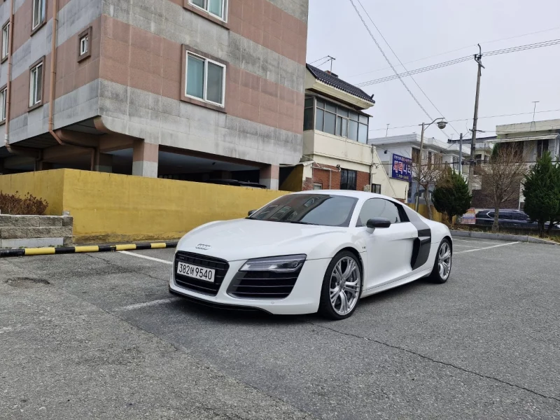 Audi R8