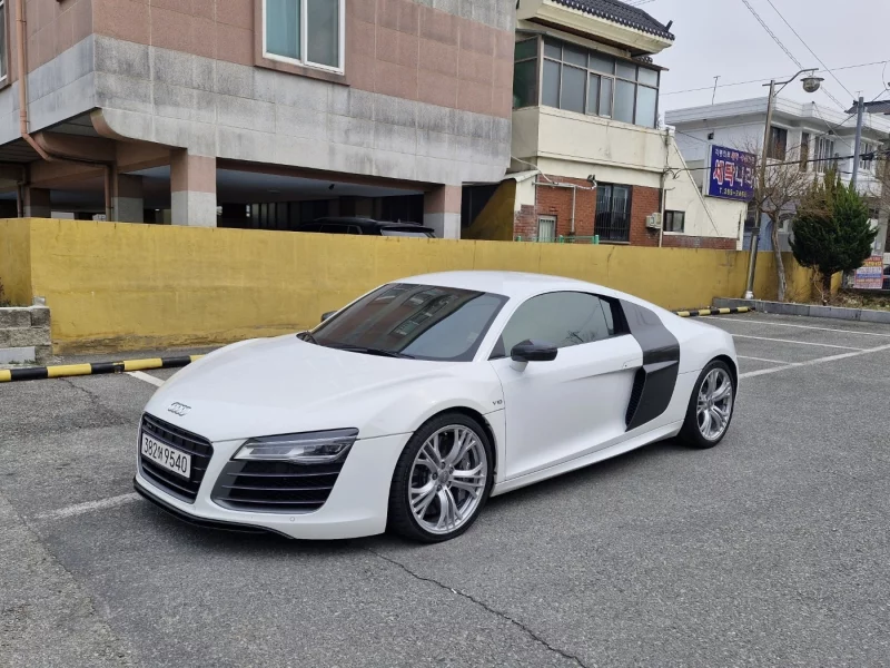 Audi R8