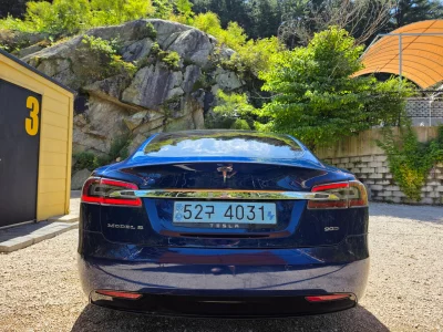 Tesla MODEL S