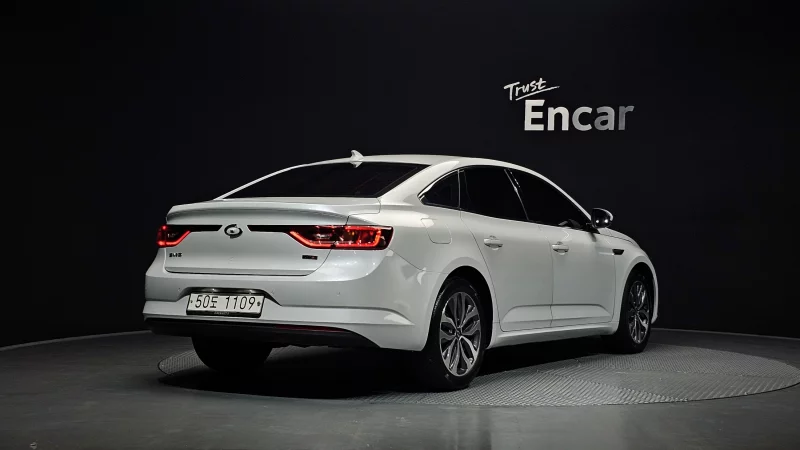 Renault SM6