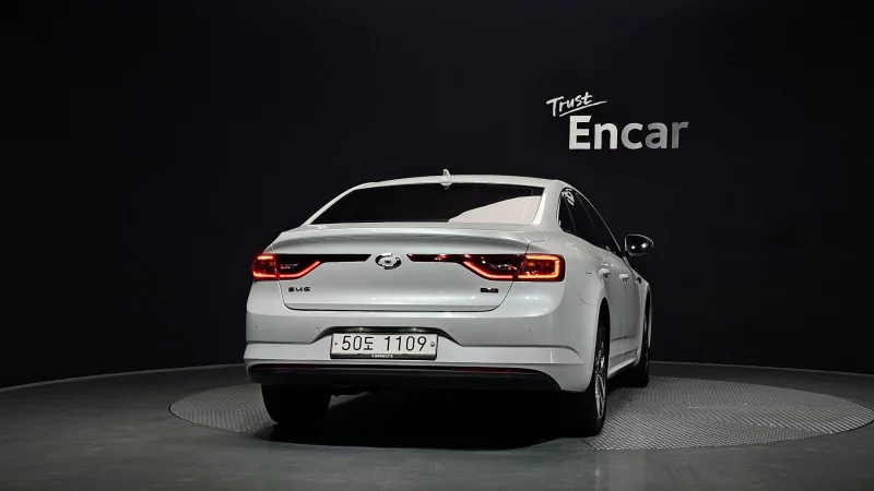 Renault SM6