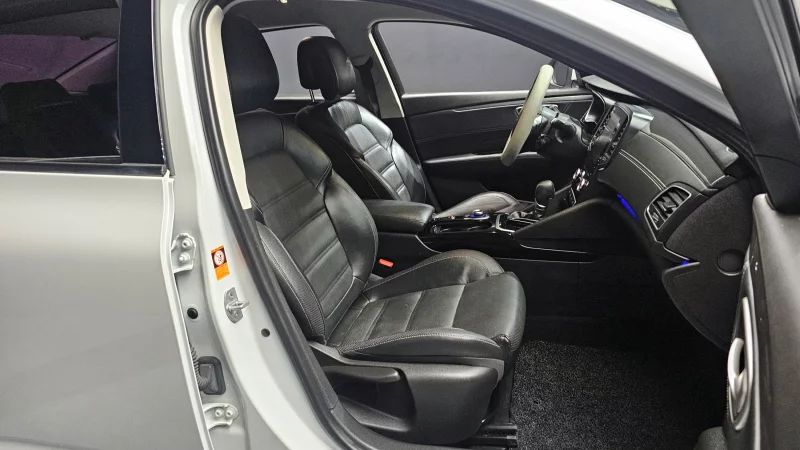 Renault SM6