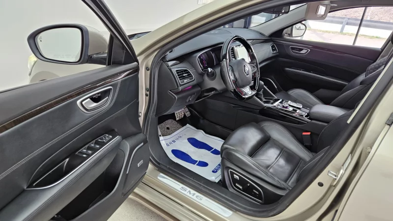 Renault SM6