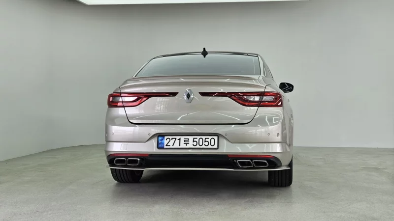 Renault SM6