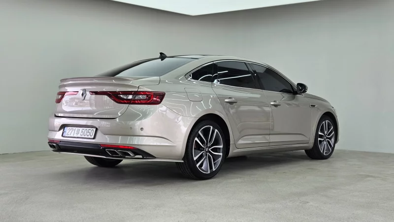 Renault SM6