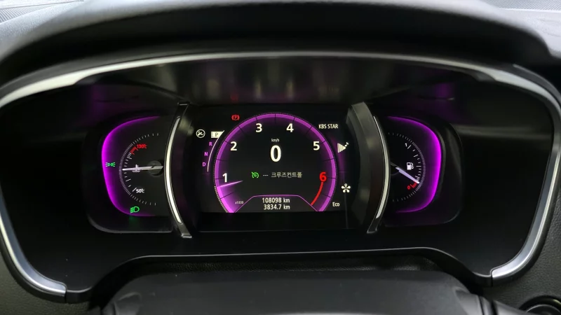 Renault SM6