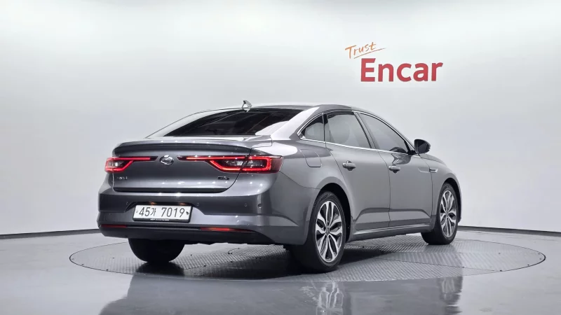 Renault SM6