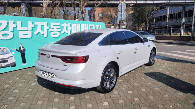 Renault SM6