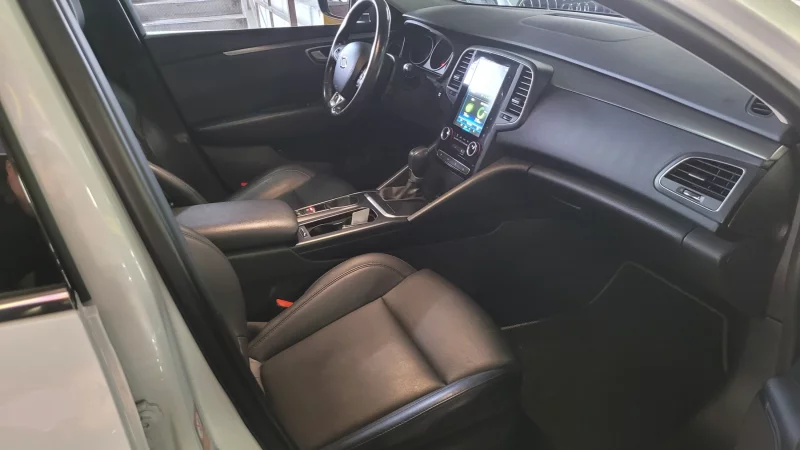 Renault SM6