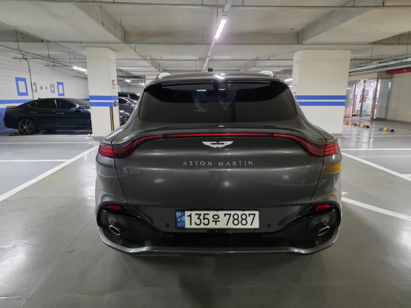 Aston Martin DBX