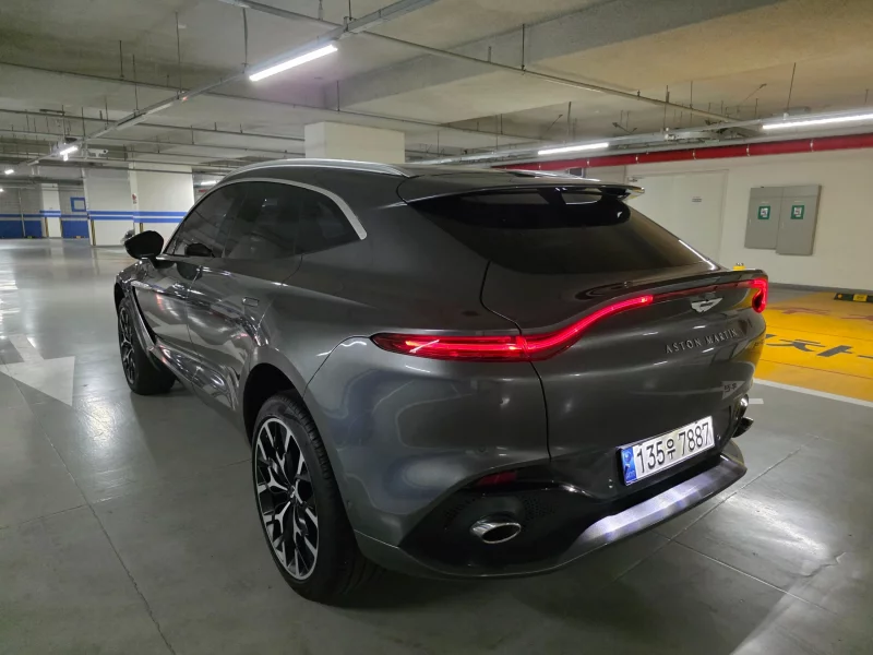 Aston Martin DBX