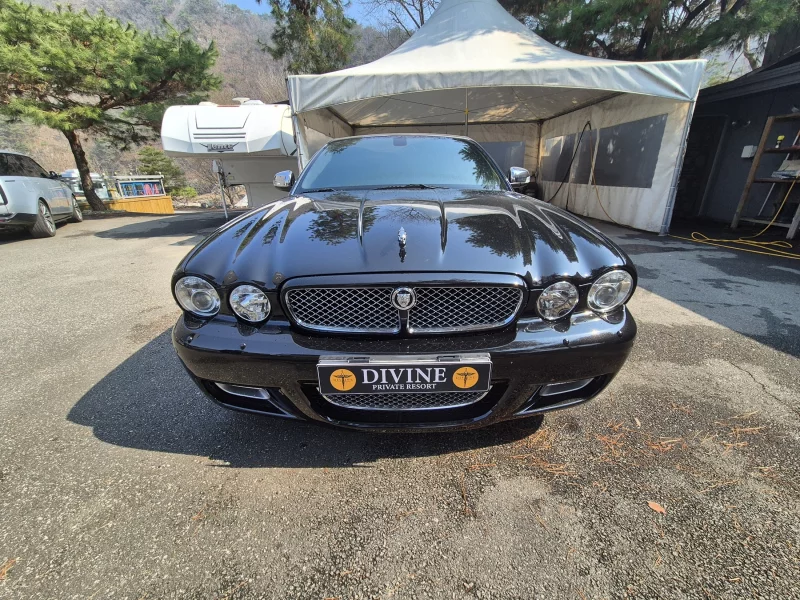 Jaguar XJR