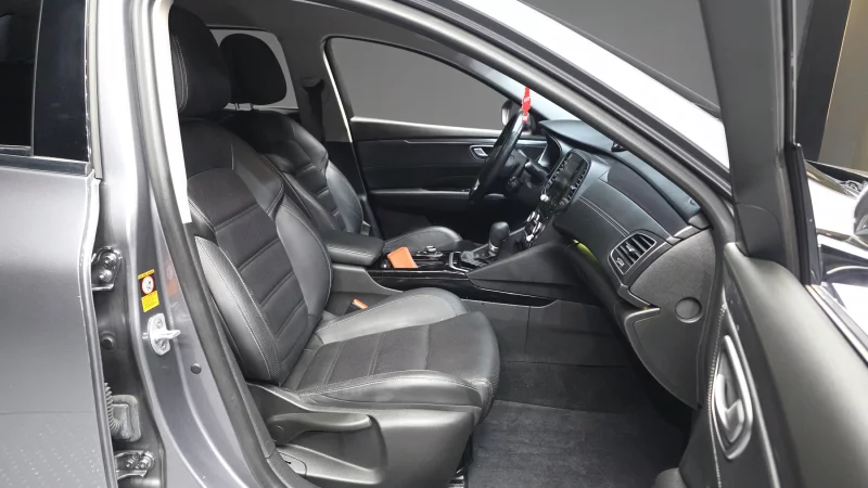 Renault SM6