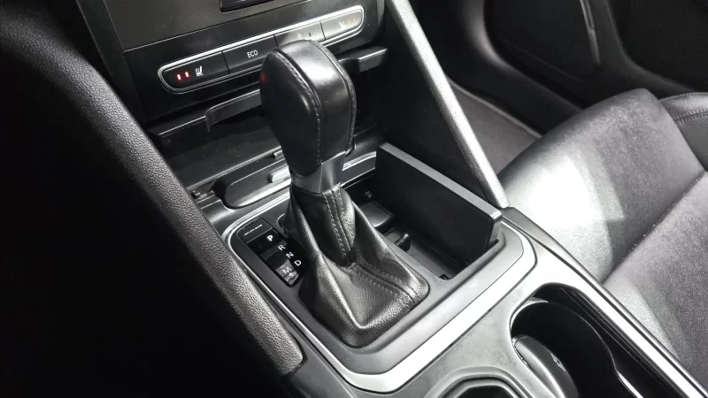 Renault SM6