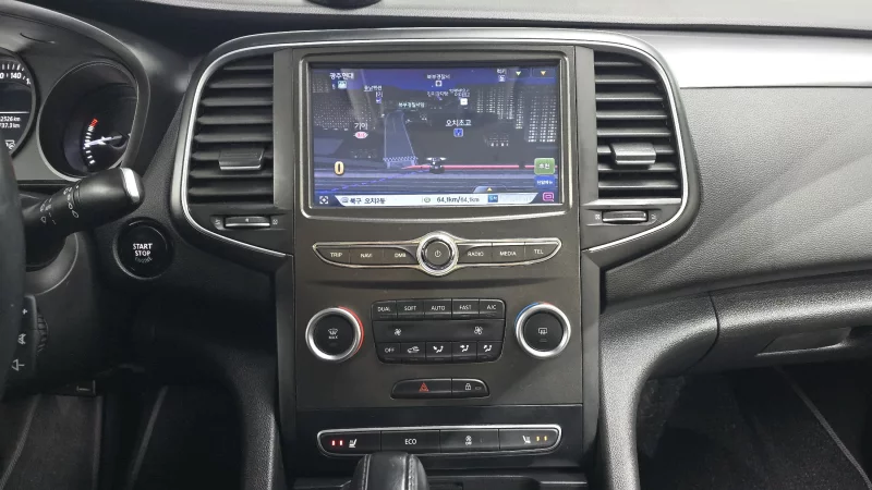Renault SM6