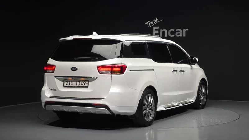 Kia Carnival