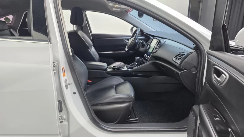Renault SM6