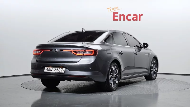 Renault SM6