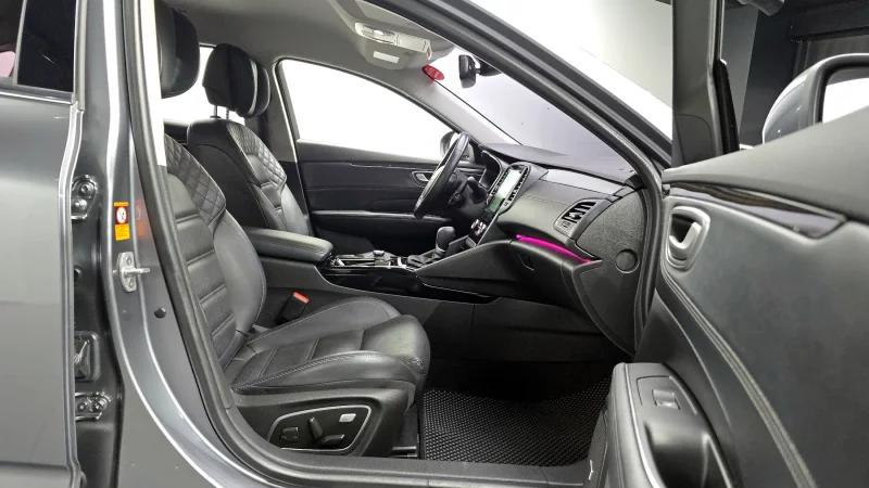Renault SM6