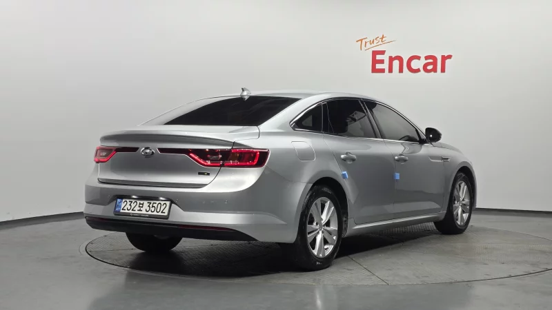 Renault SM6